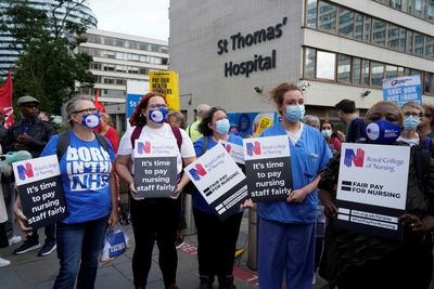 UK nurses vote to strike over pay