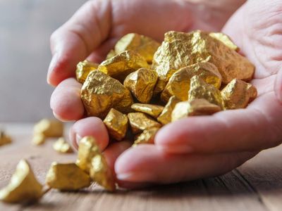 Crypto Crash, Recession Fears Push Investors To Gold: A Look At The Commodity And This 2X Leveraged Fund