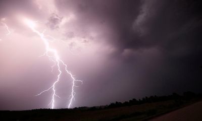 Thunderstorm asthma weather warning for Victoria as high winds whip up pollen