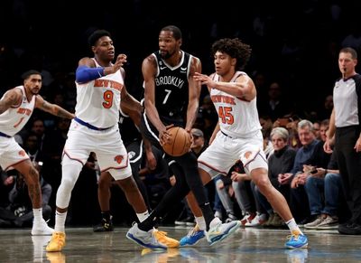 Durant scoring streak rolls on as Nets sink Knicks