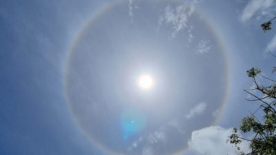 After the blood moon, Queenslanders treated to sun halo — but what caused it?