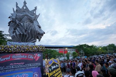 Thousands rally for justice after Indonesian stadium tragedy