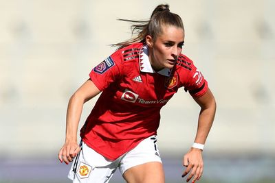 England midfielder Ella Toone signs new Manchester United contract