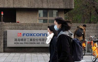 Apple Supplier Foxconn Sees Weaker Q4 Smartphone Revenues Amid China Covid Hit