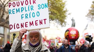 French unions warn of indefinite Paris transport strike in battle to boost wages