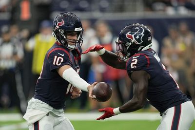Davis Mills says his role remains the same despite Texans’ dominance on the ground