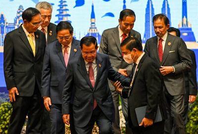 ASEAN agrees to talk to Myanmar opposition