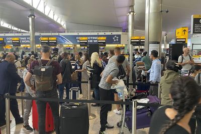 Heathrow Airport dismisses Christmas capacity cap fears