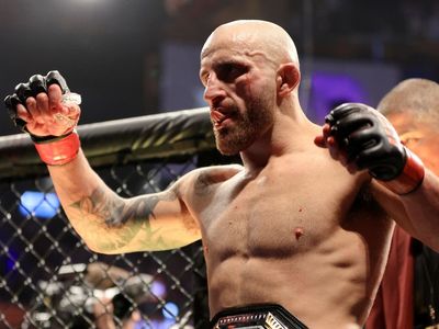 UFC champion Alexander Volkanovski eating ‘4,000 calories’ a day to bulk up for lightweight title shot