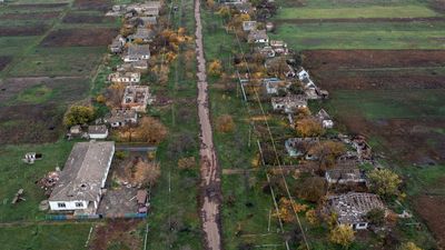 Ukrainian troops enter Kherson city after Russia retreats