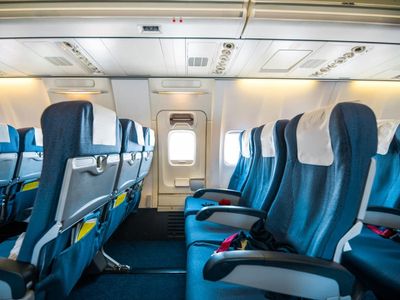 The great plane seat debate: To recline or not to recline?
