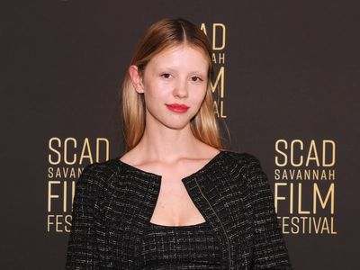 Fans are baffled as resurfaced interview reveals Mia Goth’s real voice: ‘She’s British?’