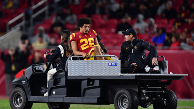 USC Running Back Travis Dye Carted Off Field After Leg Injury