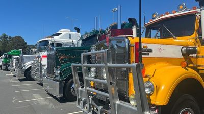 Truck drivers convoy on Mid North Coast to highlight essential industry's rising mental health 'crisis'