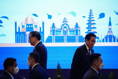 Japan's Kishida calls for constructive relations in talks with China's Li