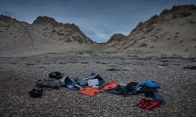 UK and French coastguards ‘passed buck’ as 27 people drowned in Channel