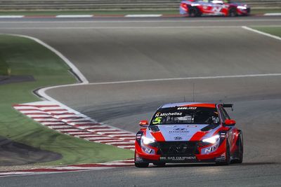 WTCR Bahrain: Michelisz wins race 2 as Azcona closes in on title