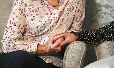 Care homes in England ‘risk being vilified’ if forced to allow visitors