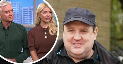 Peter Kay tour: Fans joke Phil and Holly had 'no issue' jumping queue for tickets