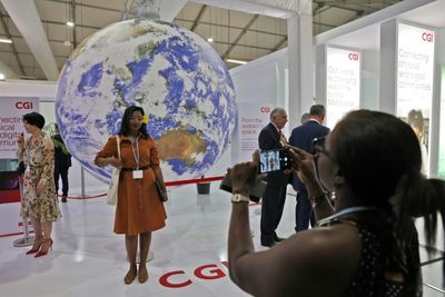 A thirsty COP27 climate summit plagued by glitches