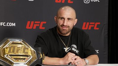 Alexander Volkanovski ‘eating over 4,000 calories a day’ to prep for Islam Makhachev