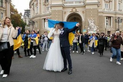 Scenes of joy as Ukrainians celebrate the liberation of Kherson