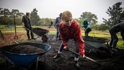 Huon Valley community banding together to find solutions as cost of living rises
