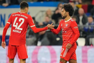 Bundesliga leaders Bayern Munich beat Schalke to extend winning run