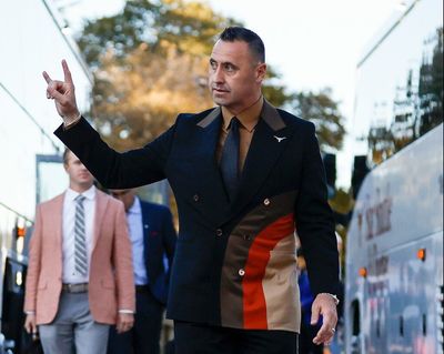 College football Twitter thought Steve Sarkisian’s pregame outfit looked like a bag from Taco Bell or Burger King