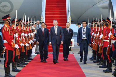 Australia's Albanese talks briefly with China's Li, prompting talk of summit -media