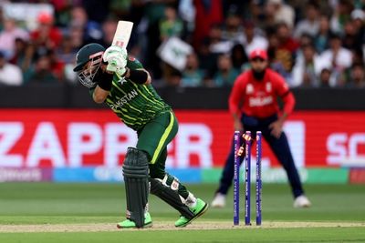 Curran stars as Pakistan set England 138 to win T20 World Cup