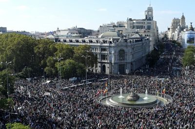 Hundreds of thousands rally to defend Madrid public healthcare