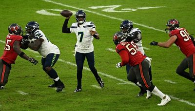 Geno Smith finds Tyler Lockett for Seattle’s first TD vs. Tampa