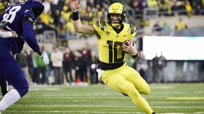 Oregon, UCLA Tumble in College Football Coaches Poll for Week 12