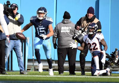 Titans convert flea flicker for 63-yard touchdown vs. Broncos