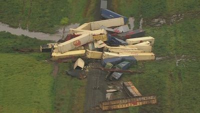 Freight train derails at Inverleigh, west of Geelong, leaving dozens of containers strewn across tracks