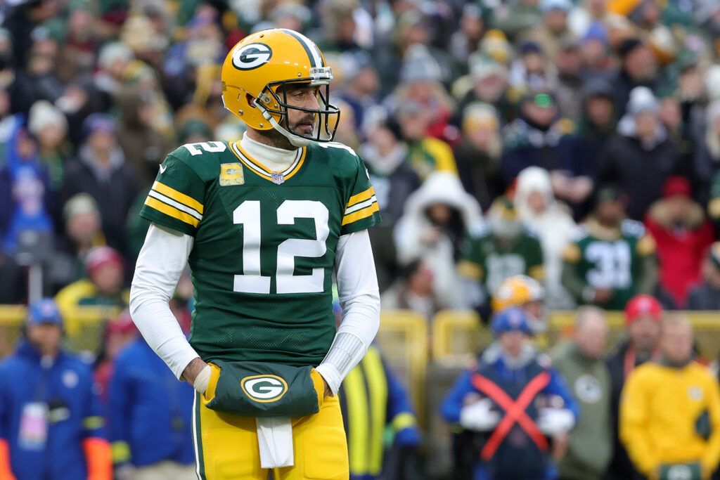 Aaron Rodgers connects with Christian Watson for…