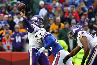 Vikings fight back to shock Bills, Dolphins take over AFC East