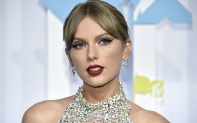 Taylor Swift sweeps major European music awards