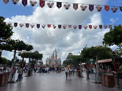 Shanghai Disney remains closed because of COVID measures