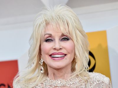 Jeff Bezos gives Dolly Parton $100m