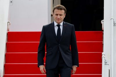 Macron urges strong response to Iran crackdown on 'revolution'