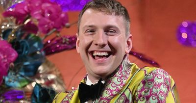 Joe Lycett will shred £10,000 of his own money if David Beckham doesn't drop out of World Cup