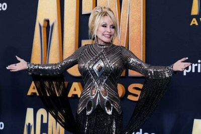 Dolly Parton awarded $100m by Amazon founder Jeff Bezos