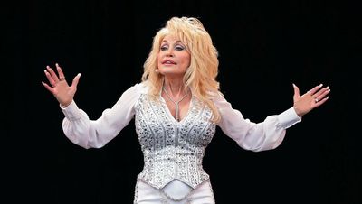 Jeff Bezos gives Dolly Parton $100m as Amazon founder reveals plans to give away most of $125bn fortune