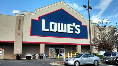 Lowe's, Home Depot Beat Earnings Amid Housing Slump
