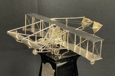 Archive of British aviation pioneer goes under the hammer
