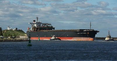 Newcastle port lockout: tugboat industrial action escalates