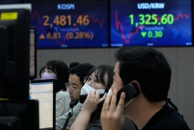 Asian stocks mixed after Wall St falls, China retail slows