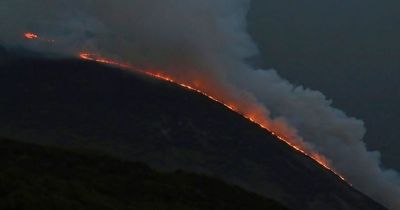 Massive Snowdonia mountain fire 'looks like scene from Lord of the Rings'